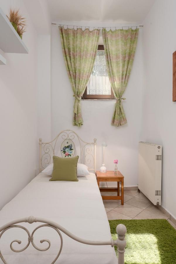 Aura Traditional Apartment Prinés Exteriér fotografie